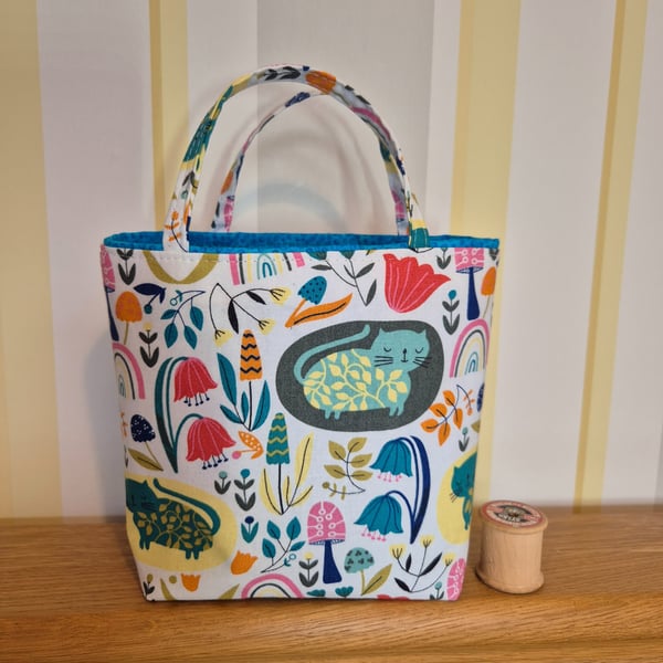 Fabric gift bag: sleeping cat