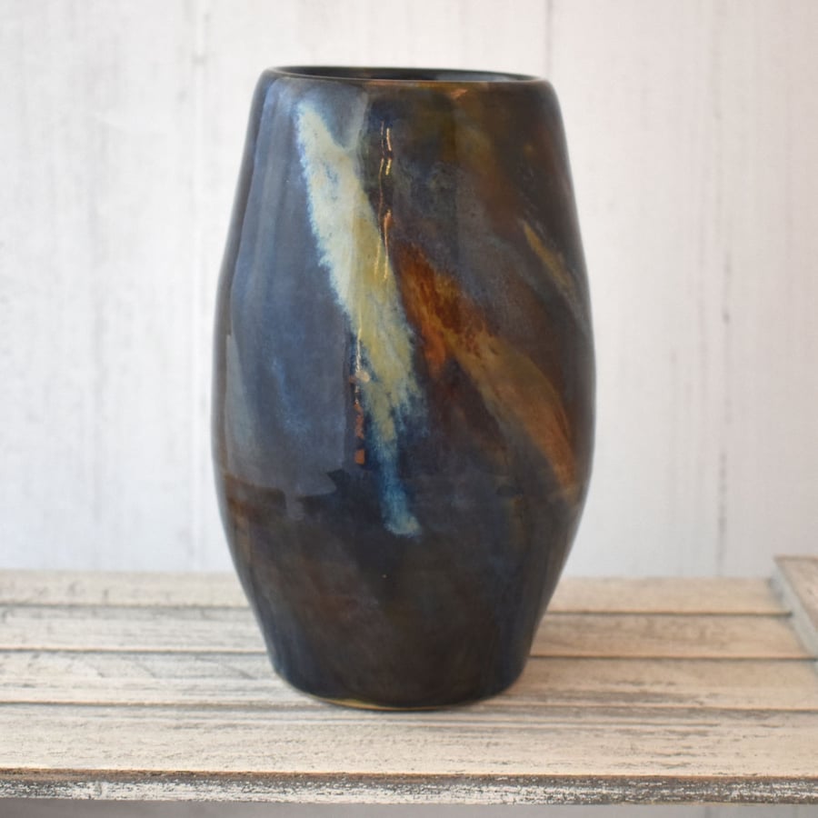 18-105 Stoneware pottery hand thrown blue swirl vase  (Free UK postage)