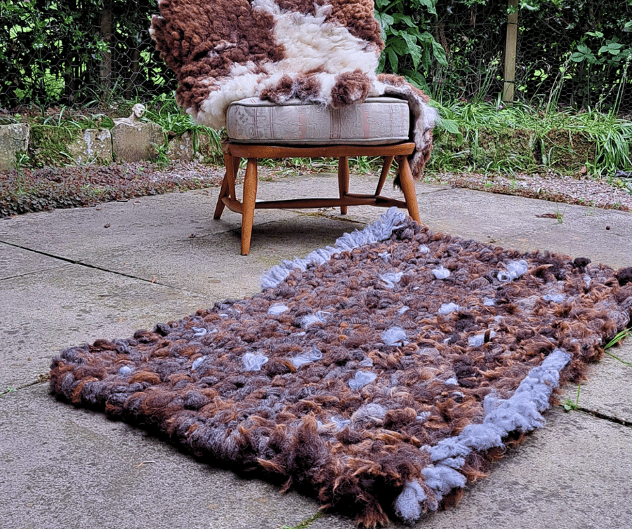 Pure British sheep wool rug with assimetrical blue fringe
