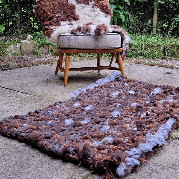 Pure British sheep wool rug with assimetrical blue fringe