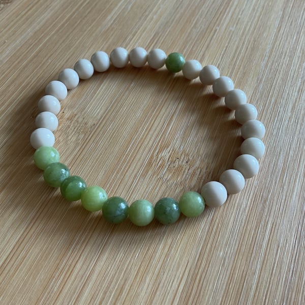 Natural cream river stone Jasper and green Jade beaded elastic bracelet