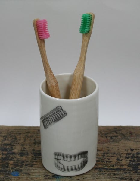 Porcelain cylinder with toothbrush image