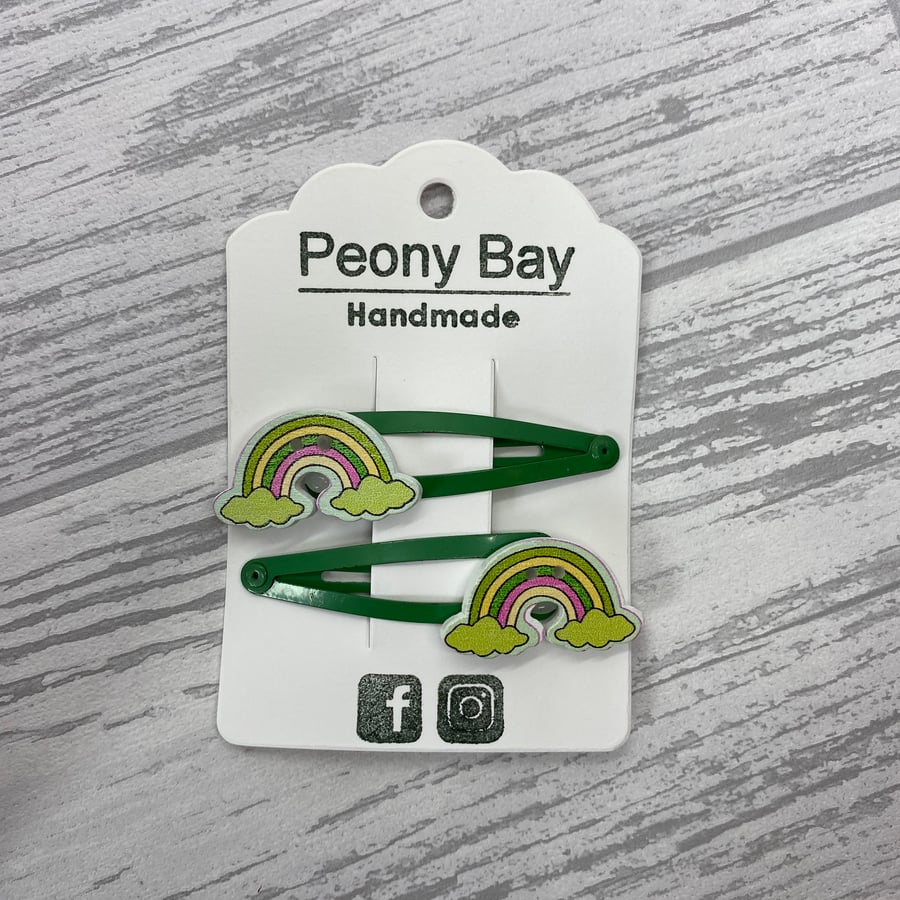 Girl’s rainbow hair clips in green