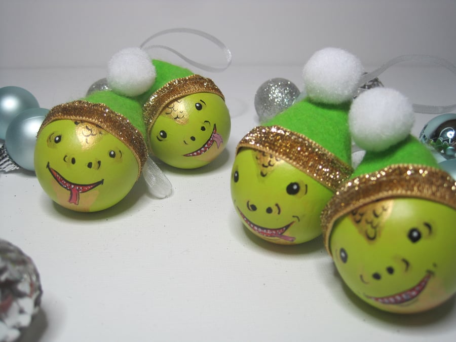 SALE Dinosaur Christmas Baubles x4