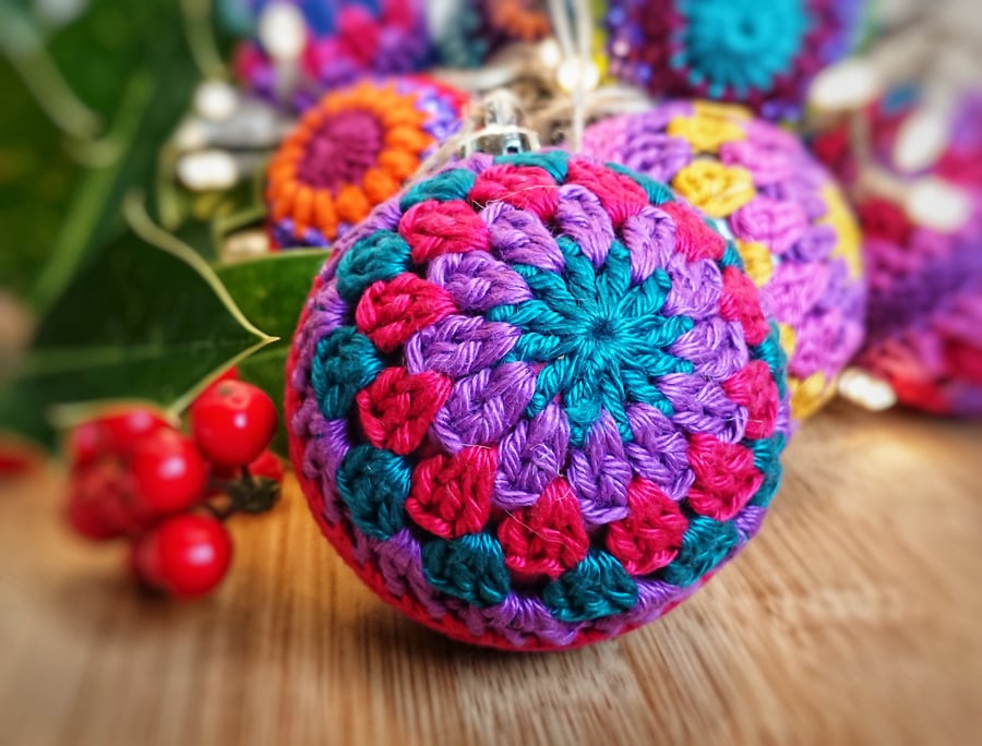 Crochet Christmas Bauble, Christmas Tree Decoration, Hanging Decoration