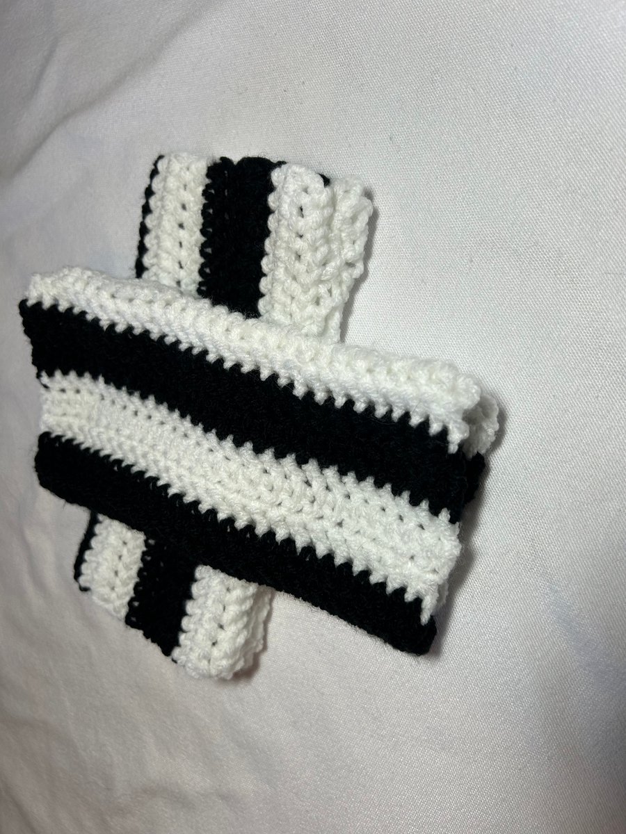 REDUCED Fingerless gloves, wrist warmers, black & white, adult women size