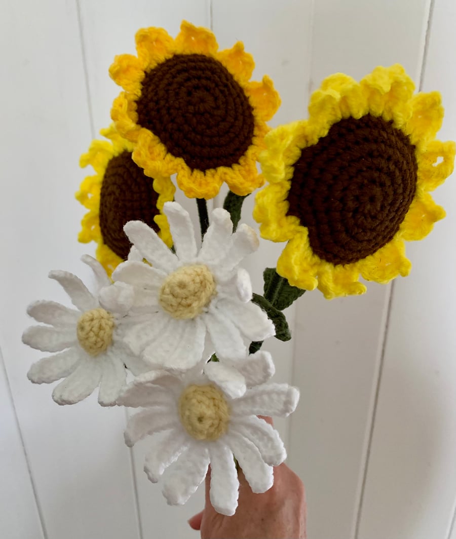 crochet sunflower and daisy bouquet 