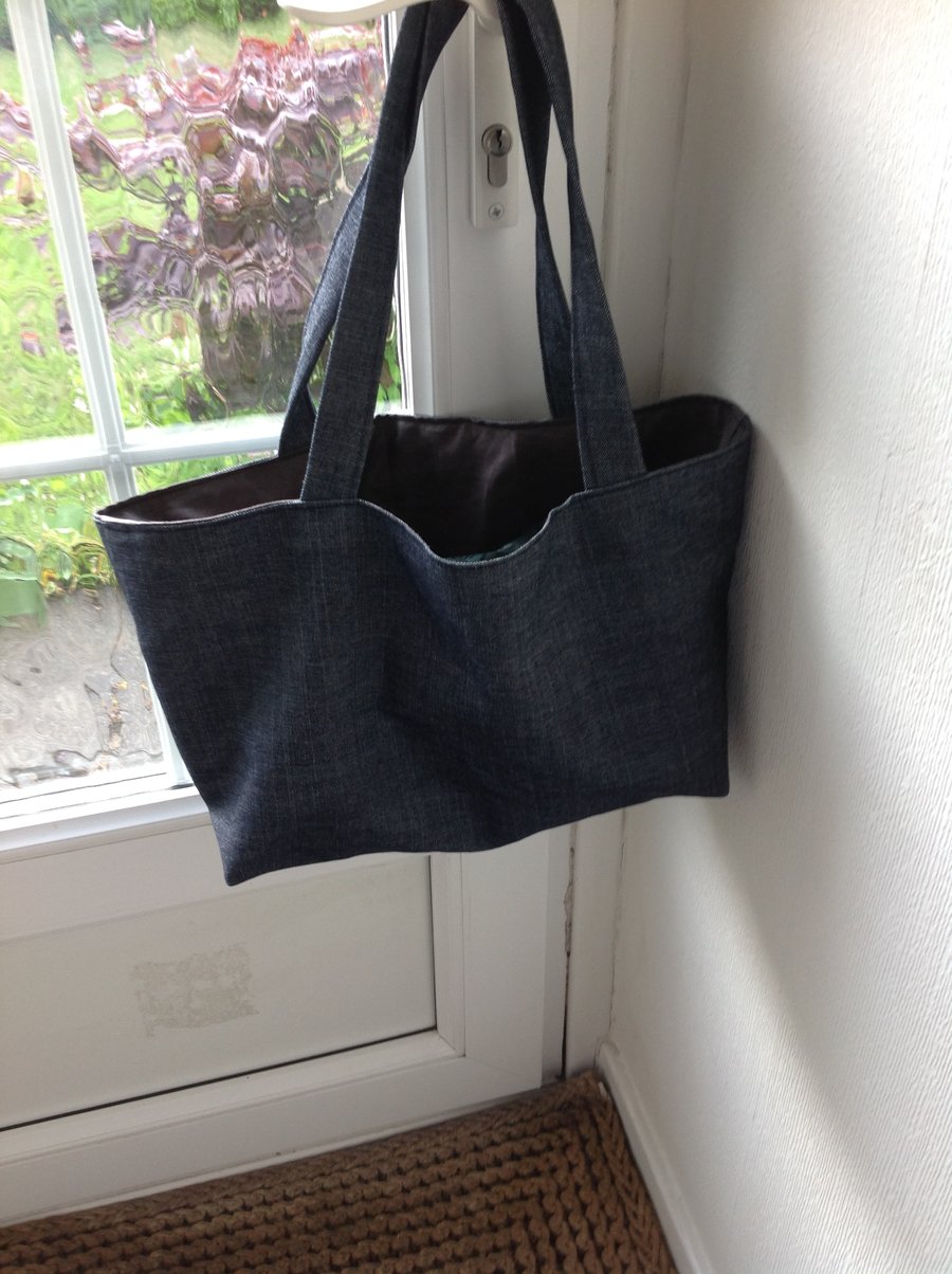 Tote blue denim bag.