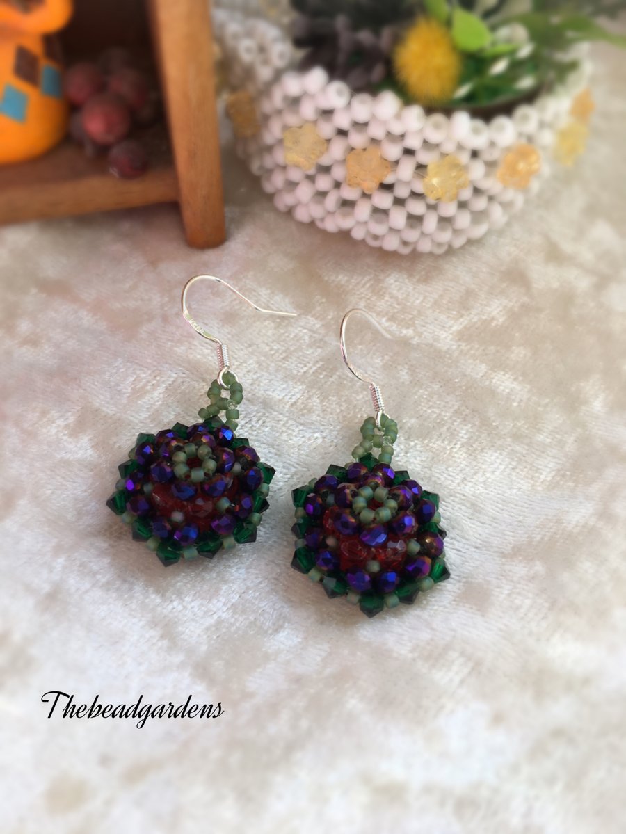 Green hemmed colourful earrings 