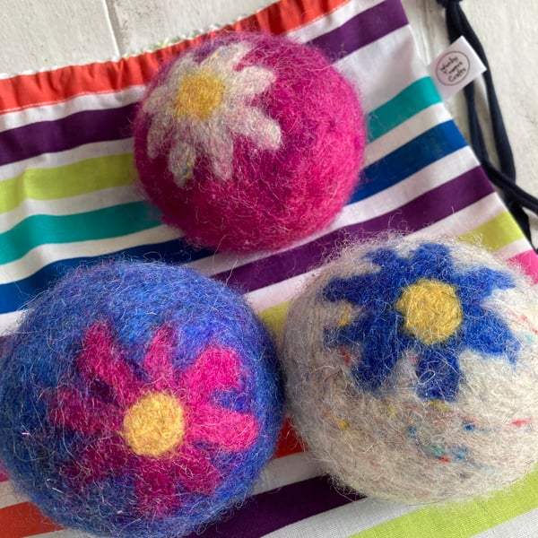 Wool Tumble Dryer Balls - Daisies. Plastic free and energy saving