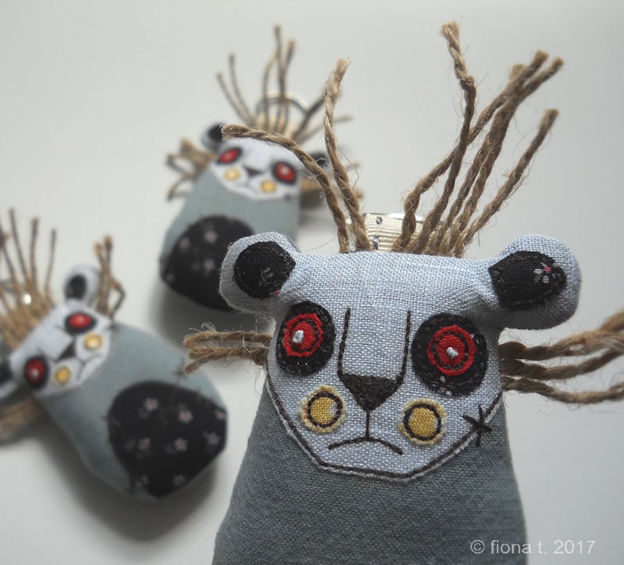 freehand embroidered keyring bagcharm - zombie lion