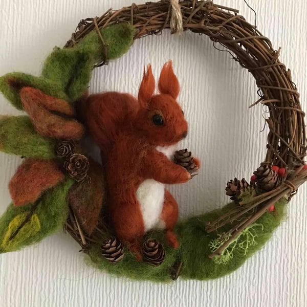 Red squirrel wreath 