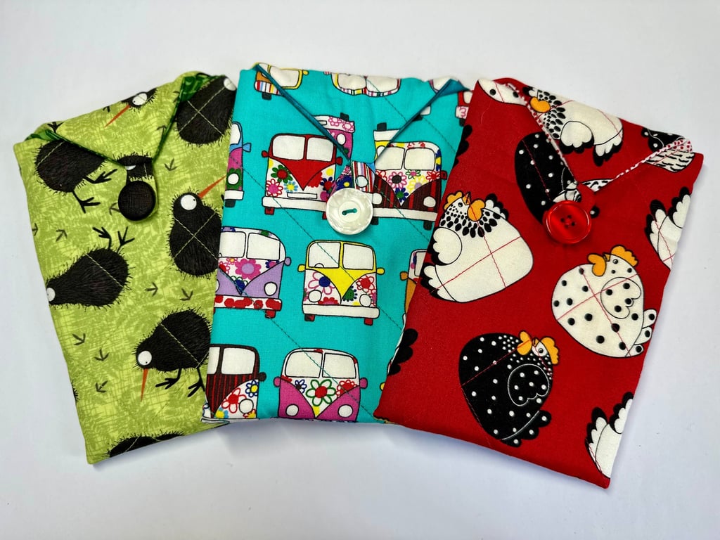 Medium sized, padded and quilted pouch Set 1