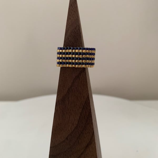 Gold and sapphire coloured beaded ring