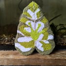 Frog Foot Print on a Tricolour Tropical Leaf Mug Rug
