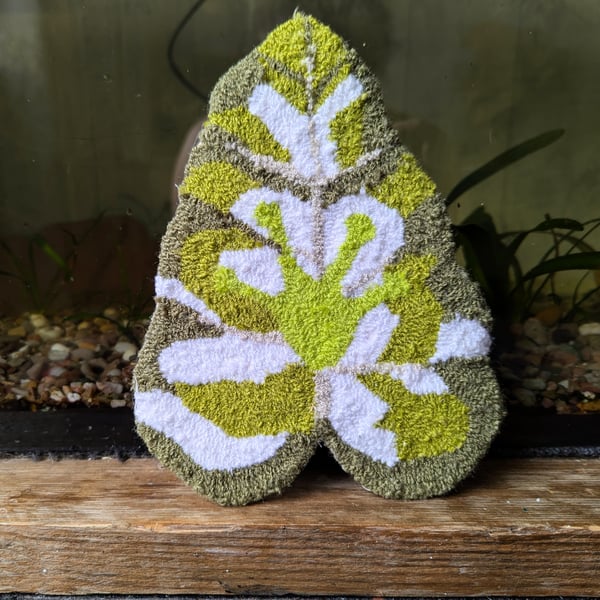 Frog Foot Print on a Tricolour Tropical Leaf Mug Rug