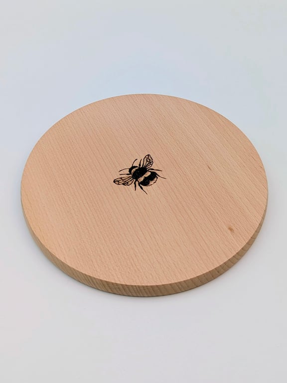 Bee wooden chopping board or serving board, pyrography, gift for a bee lover