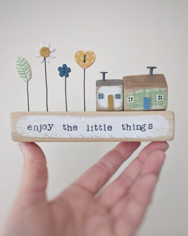 Little Wooden Houses with Clay & Button Garden 'Enjoy the little things'