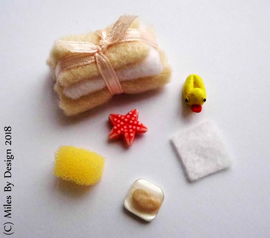 1:12 Scale Luxury Bathroom Set with Cream Towel Bale & Accessories