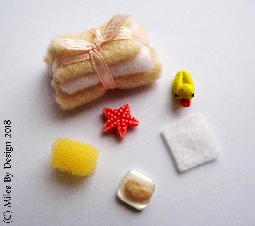 1:12 Scale Luxury Bathroom Set with Cream Towel Bale & Accessories