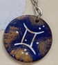 Wooden circular starsign gemini keyring - Image 2