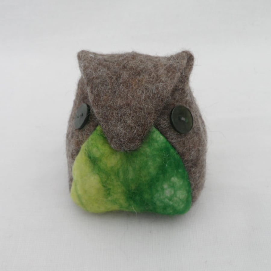 Owl pin cushion, felted (green2)