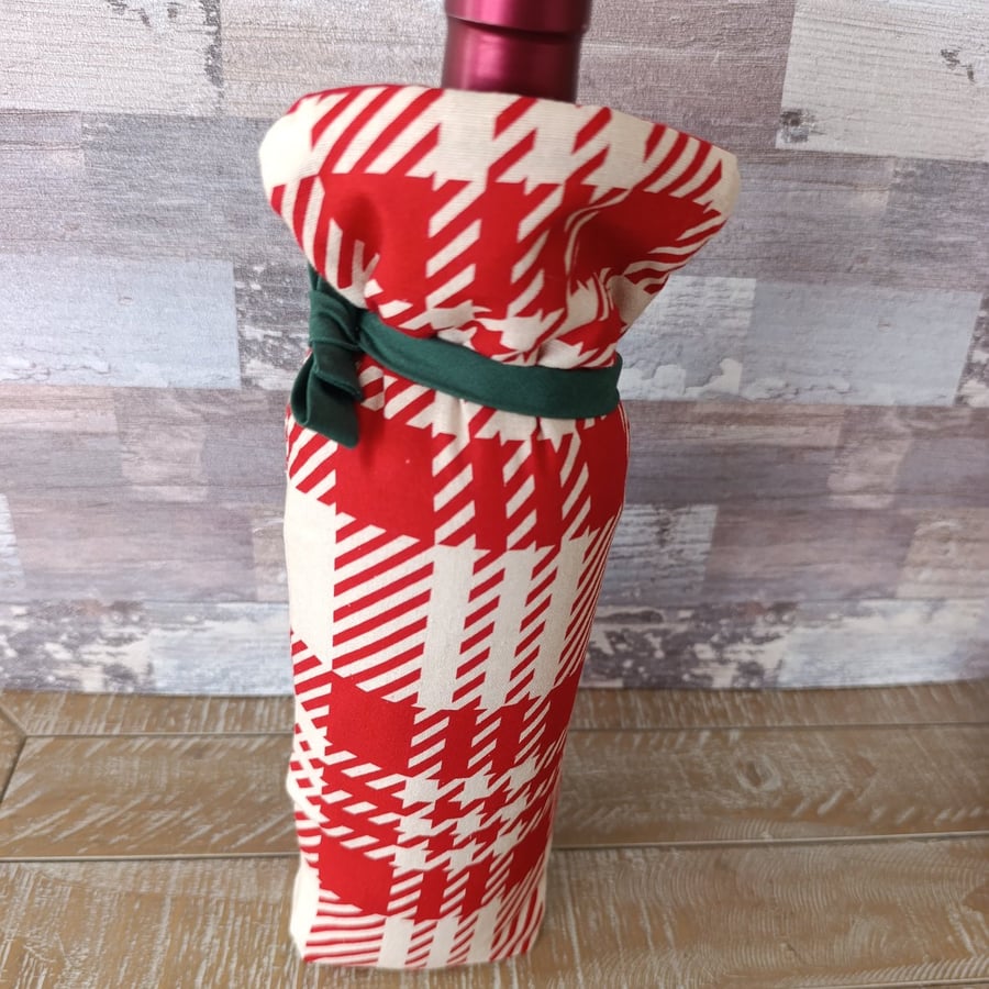 Tartan inspired bottle gift bag 