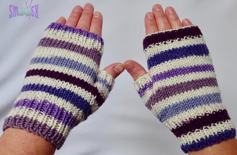 Fingerless Mitts: Berries and Cream