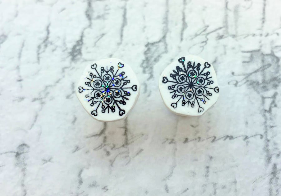 White mini snowflake stud earrings