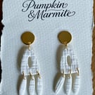 White and gold dangle earrings 
