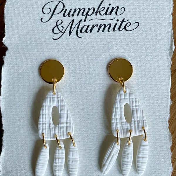 White and gold dangle earrings 