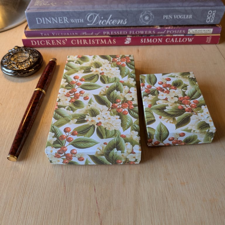 A Christmas combined set of necklace and earrings gift boxes