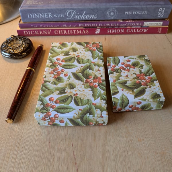 A Christmas combined set of necklace and earrings gift boxes