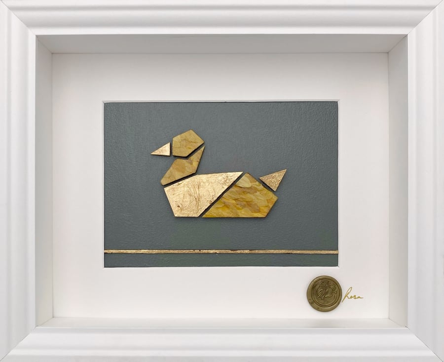 Ankka, botanical artwork made of daisy petals