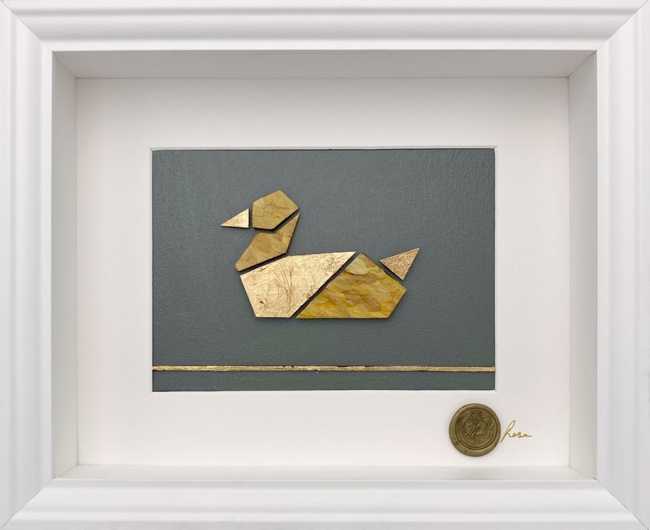 Ankka, botanical artwork made of daisy petals