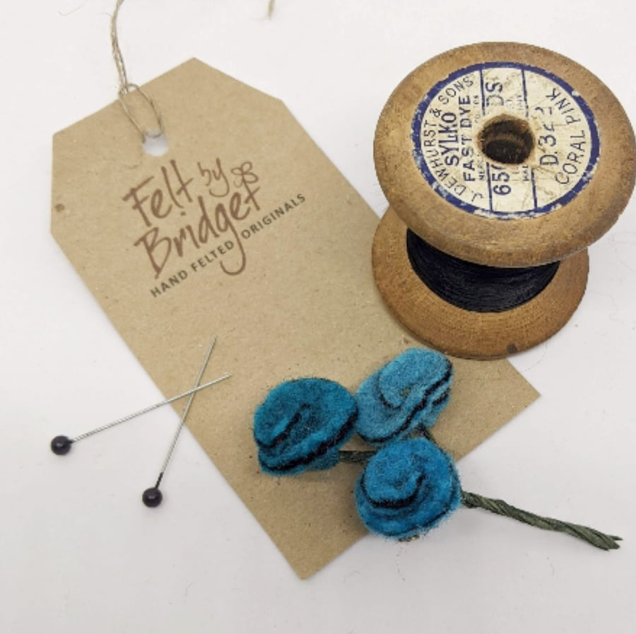 Small felted flowers posy brooch in turquoise and teal - vintage inspired