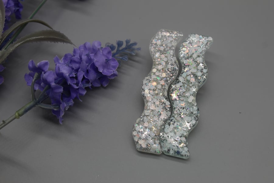 Christmas Glitter Wavy Hair Clips – Handmade Resin Barrette with Pastel Sparkles