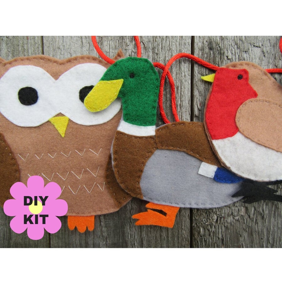 Sewing kit bird decor