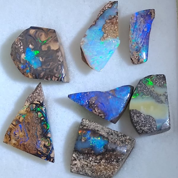 AUSTRALIAN BOULDER OPAL Gempod Specimans 