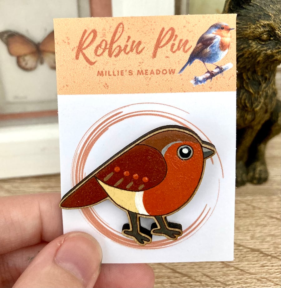 Robin pin badge brooch