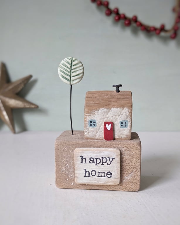 Little Wooden Cottage with Clay Tree 'Happy Home'