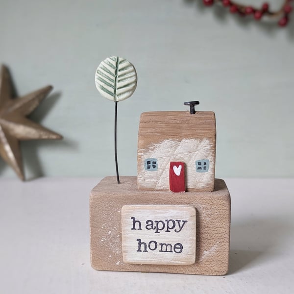 Little Wooden Cottage with Clay Tree 'Happy Home'
