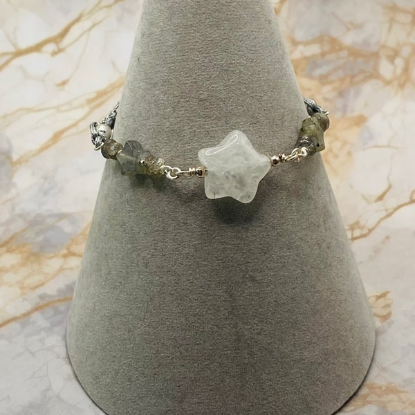 Silver grey macrame bracelet with clear quartz and labradorite stars