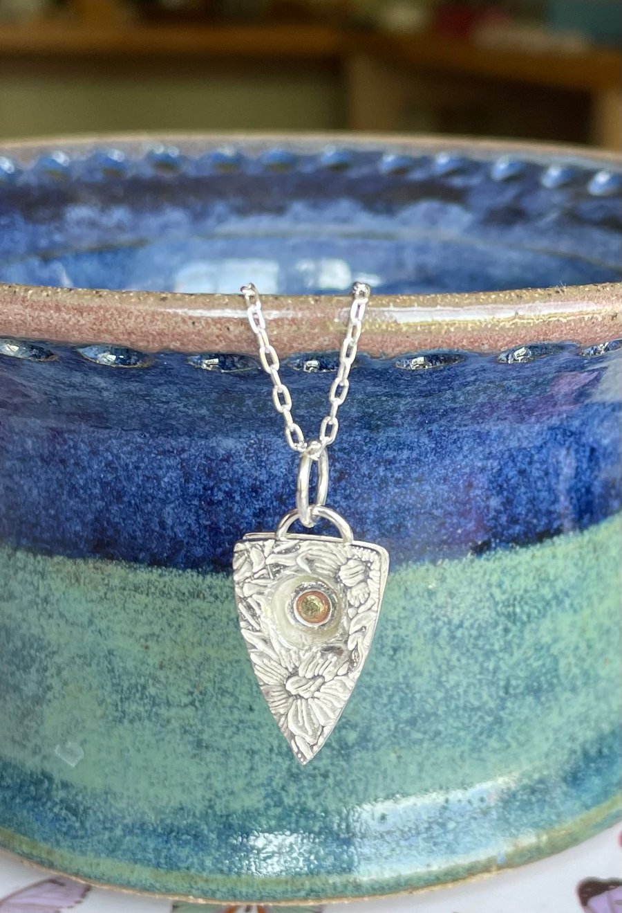 Shadow box, small, no. 4 - with 9ct gold