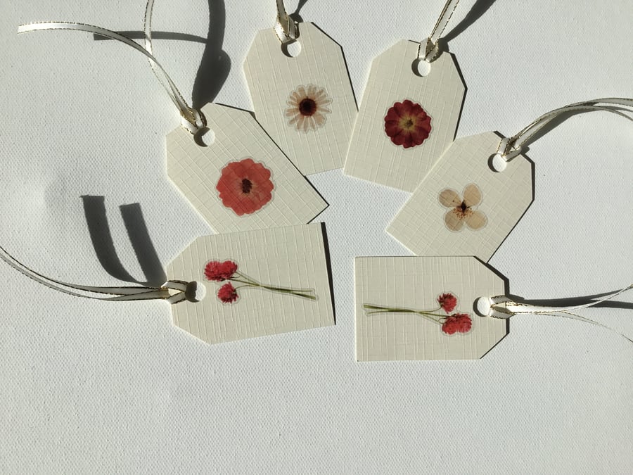 Gift tags. Tags for gifts. Set of 6 flower gift tags. Ref 181