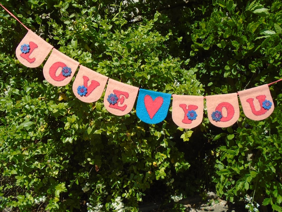 "LOVE YOU" BUNTING