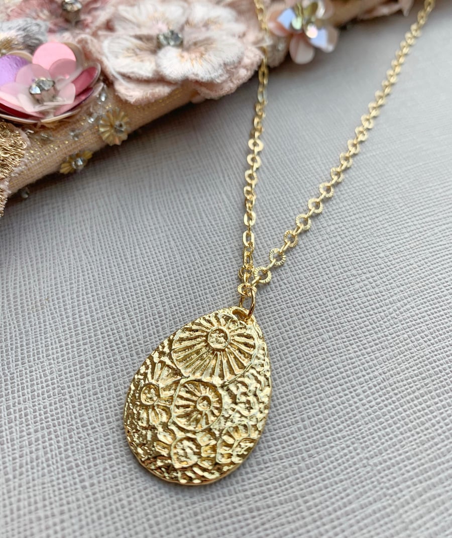 Hammered Flower Textured Teardrop Pendant - Embossed Cable Chain 