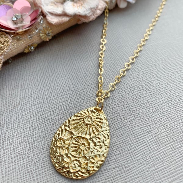 Hammered Flower Textured Teardrop Pendant - Embossed Cable Chain 