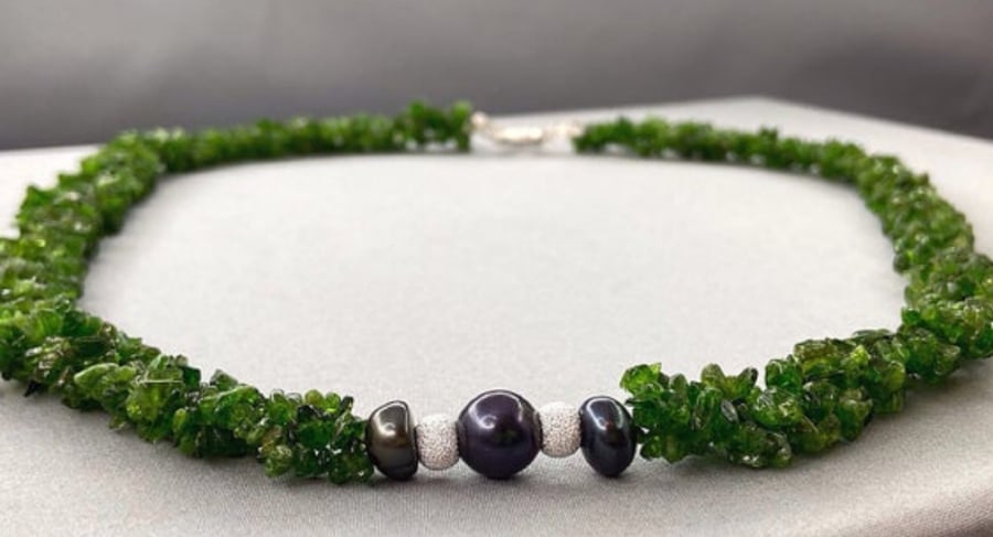 Russian Diopside & Black Tahitian Pearl Twisted Cluster Necklace