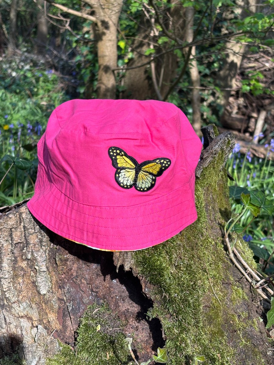 Pink and sunflower reversible bucket hat with butterfly motif 